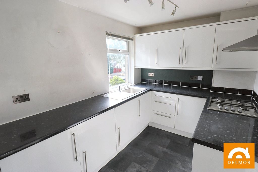 Property photo 2 of 9