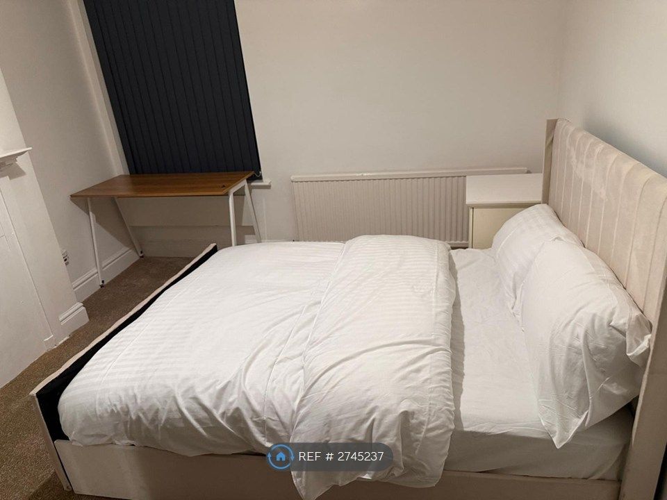 Property photo 3 of 11 Room 1