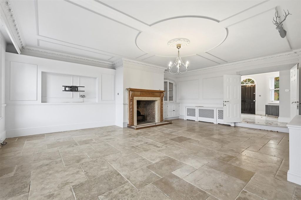 Property photo 2 of 40