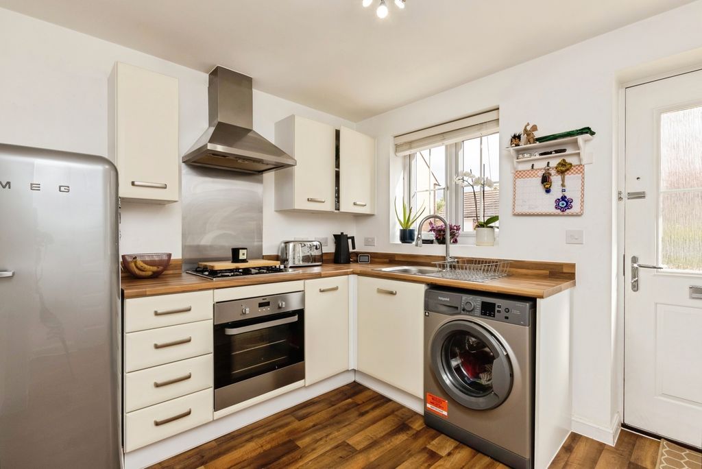 Property photo 2 of 17 Kitchen
