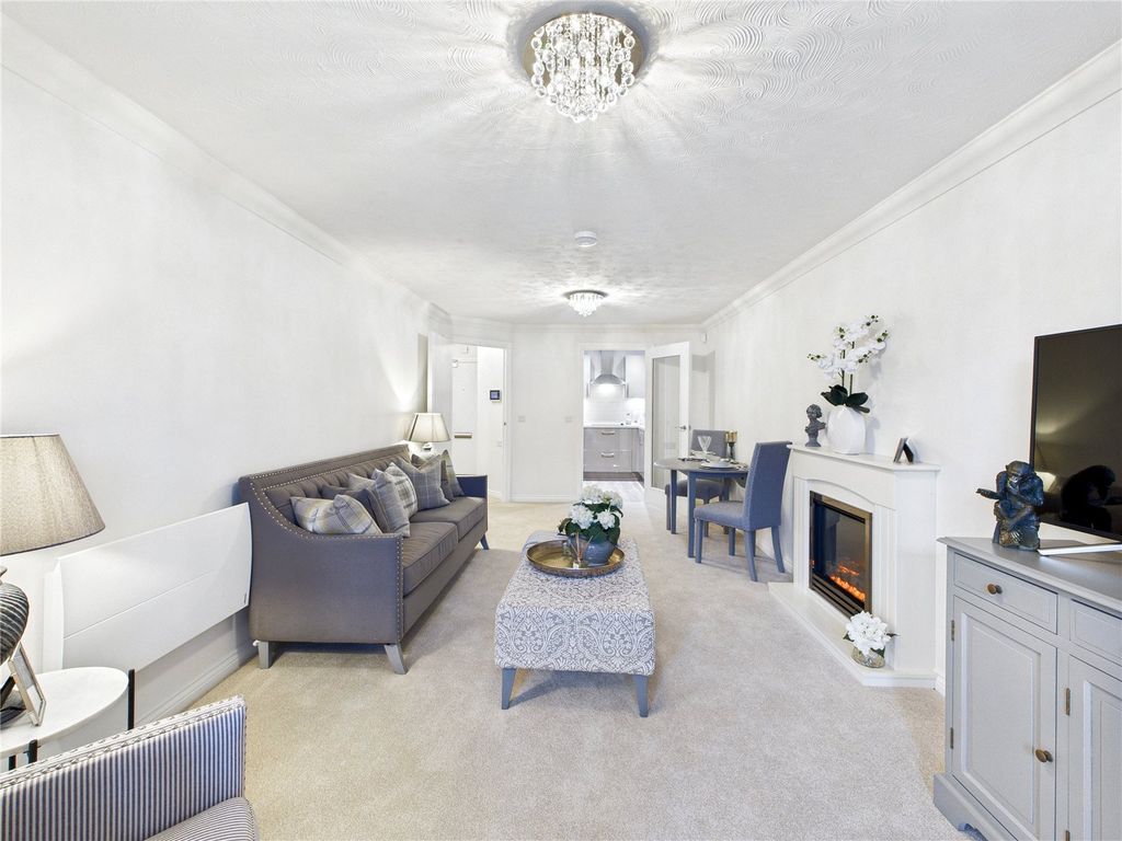 Property photo 3 of 14 Lounge / Diner