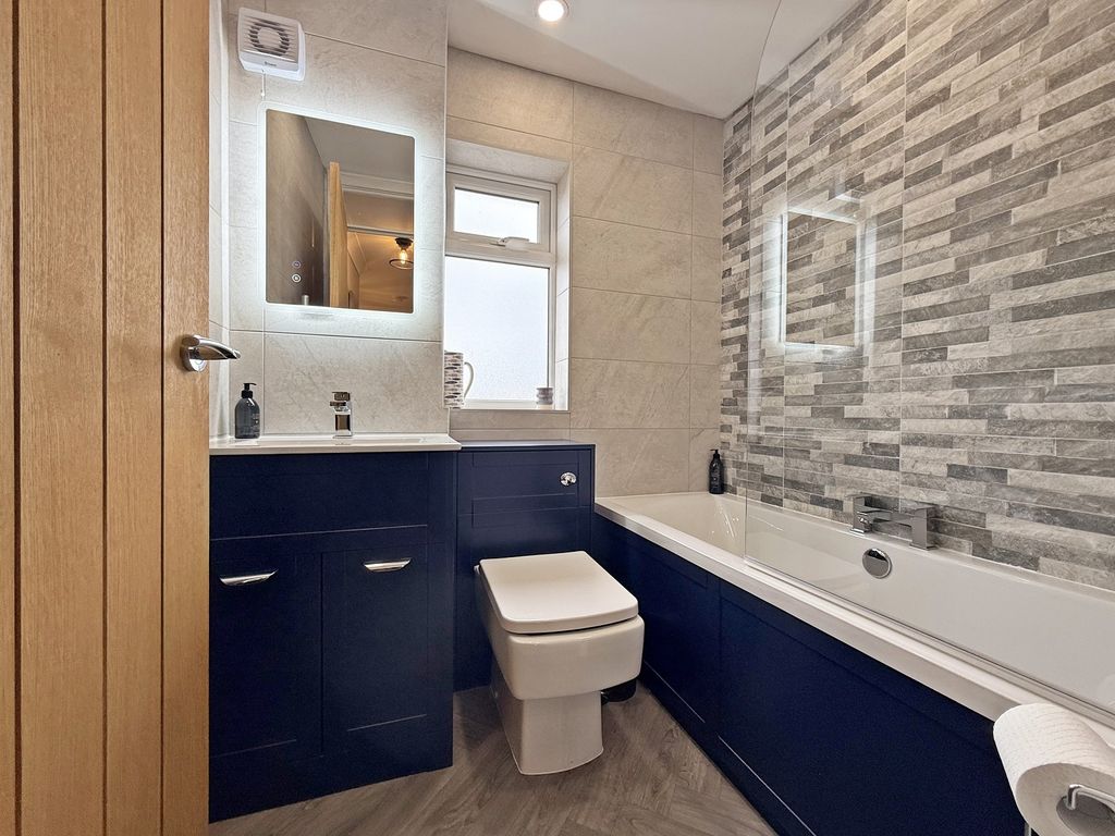 Property photo 3 of 38 Bathroom