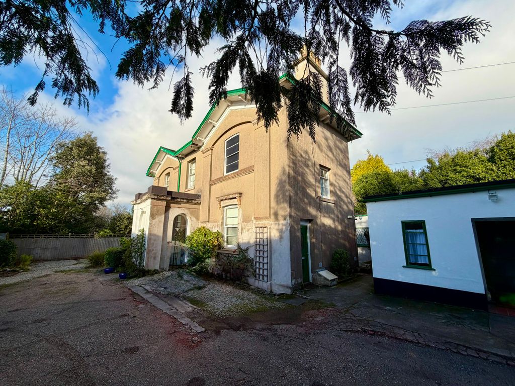 Property photo 1 of 9