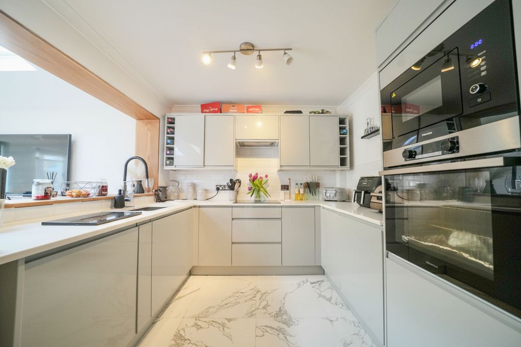 Property photo 2 of 29