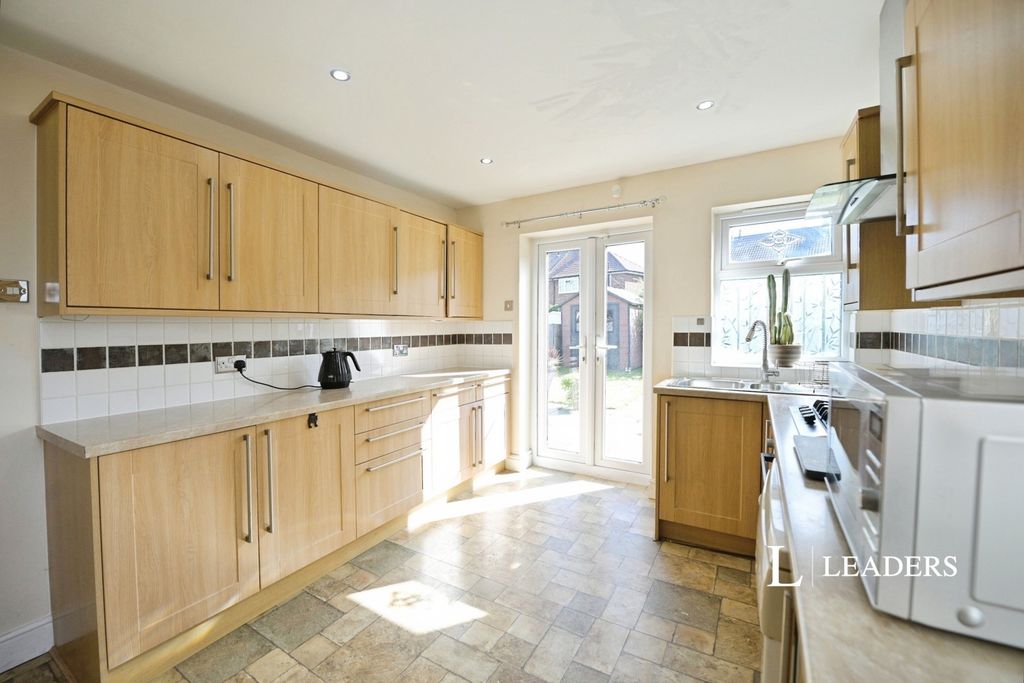 Property photo 1 of 10 Kitchen