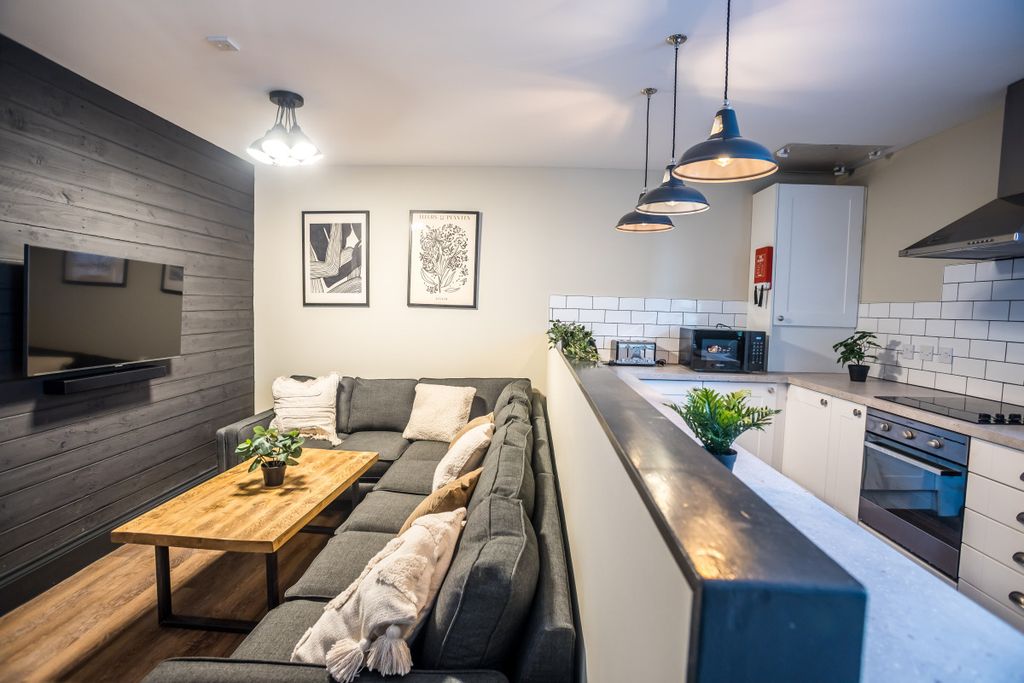 Property photo 1 of 8 Flat W, Hosiery, Living Room 1