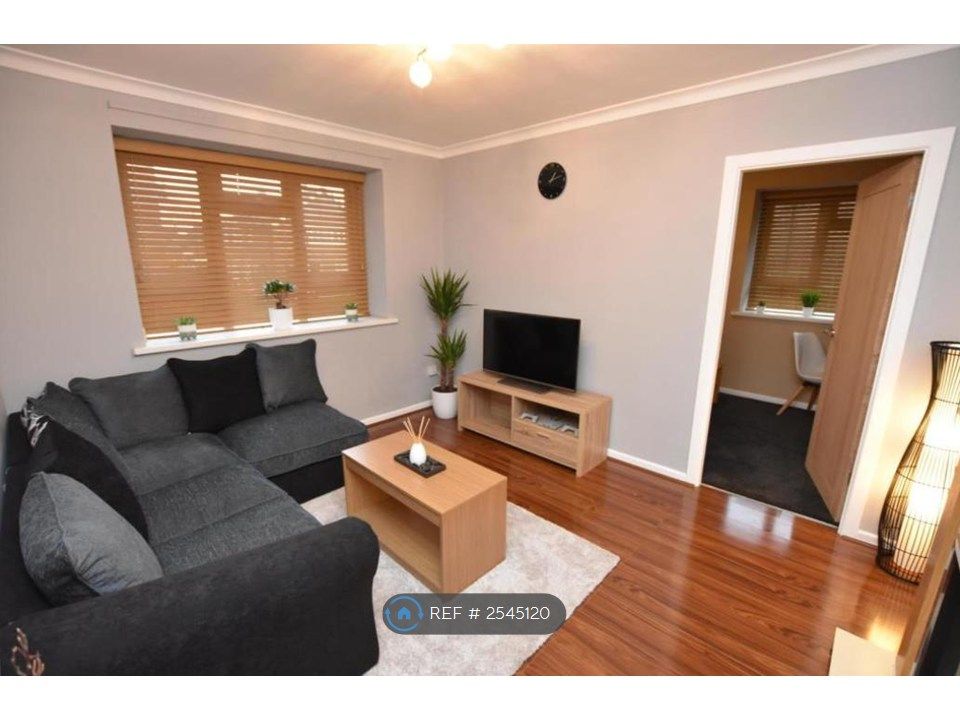 Property photo 1 of 7 Living Room