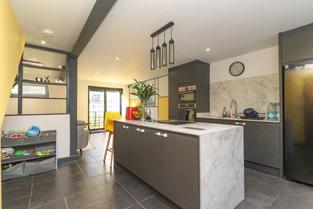 Property photo 2 of 13 Picture 2