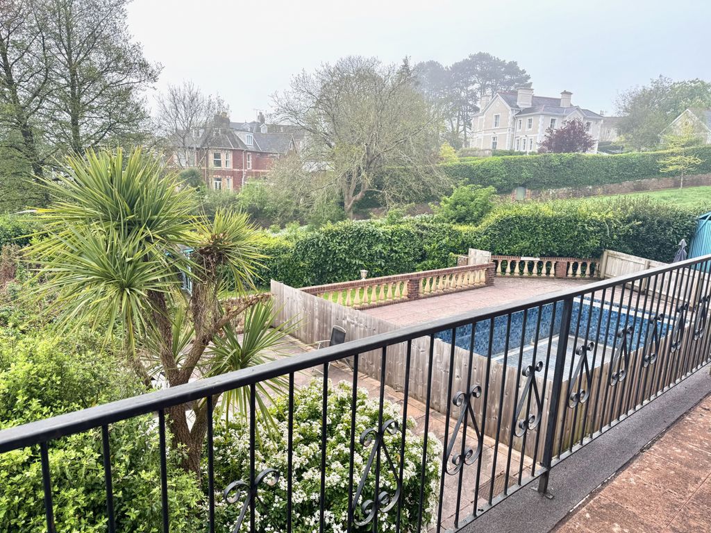 Property photo 1 of 11 Ground Floor One Bedroom Flat With Balcony. Water & Heating Included