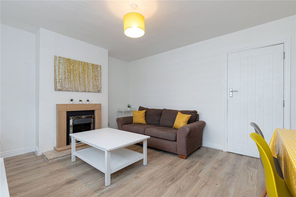 Property photo 3 of 10 Lounge/Diner