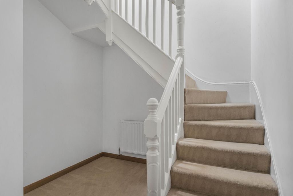 Property photo 2 of 16 Hallway