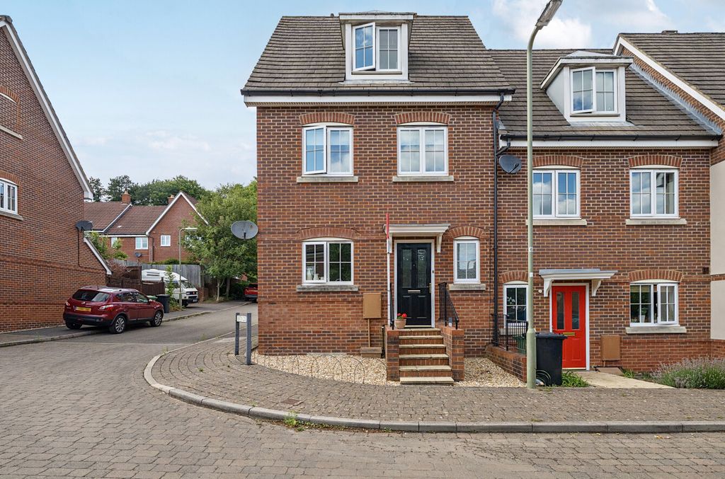 Property photo 1 of 15 1313733-29-686c01...