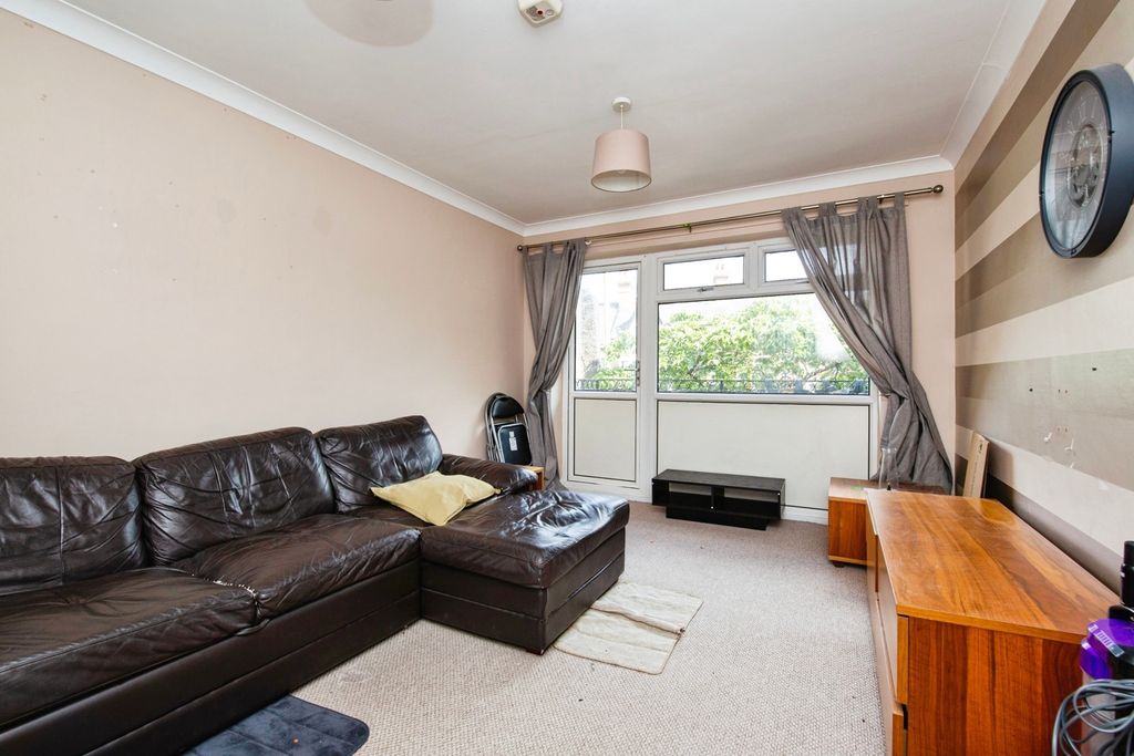 Property photo 3 of 11 Photo