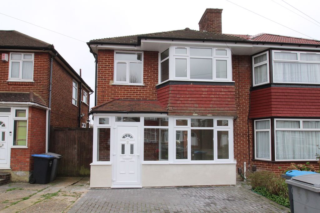 Property photo 1 of 8 Brinkburn Gardens