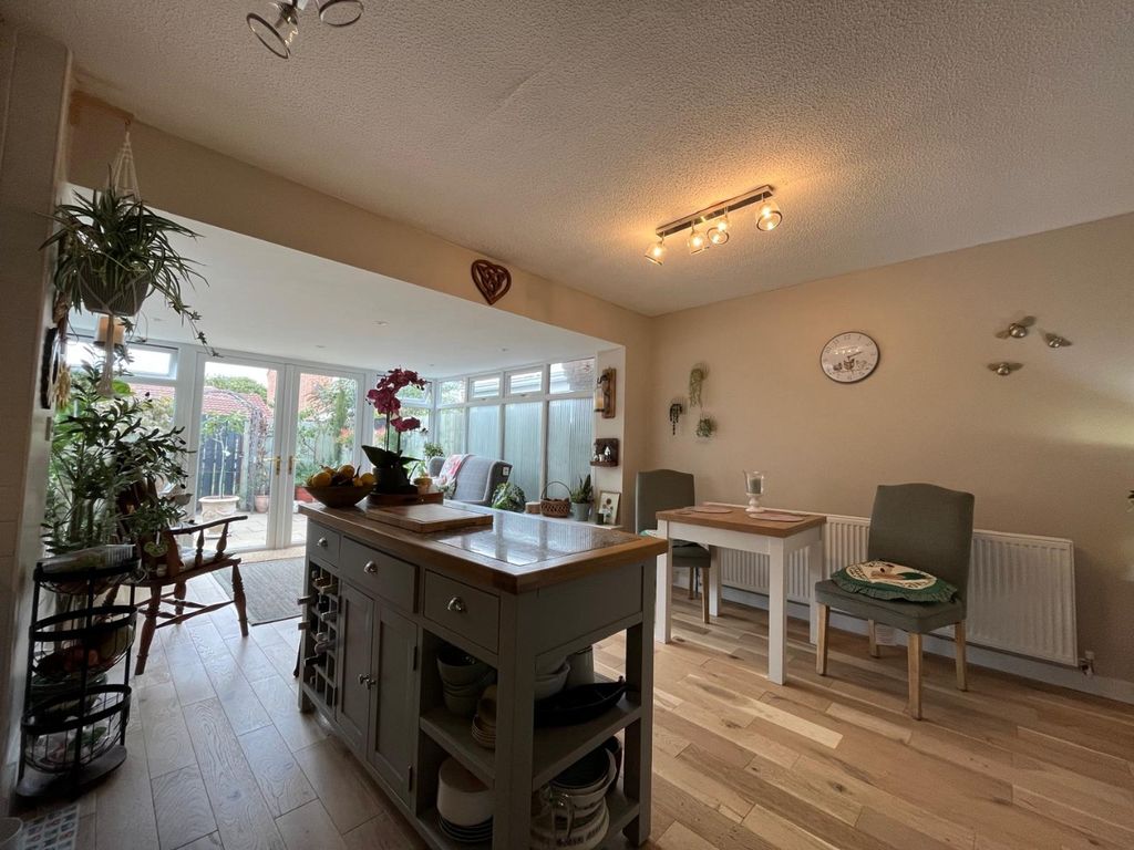 Property photo 2 of 16 4475913