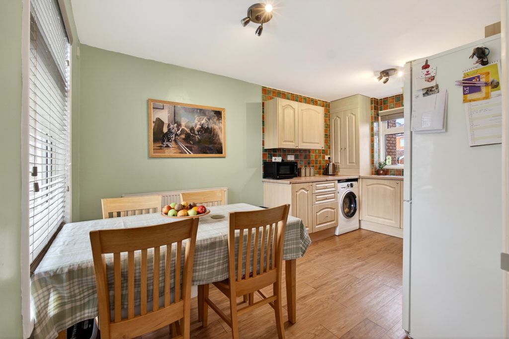 Property photo 3 of 14 Kitchen Dining Room