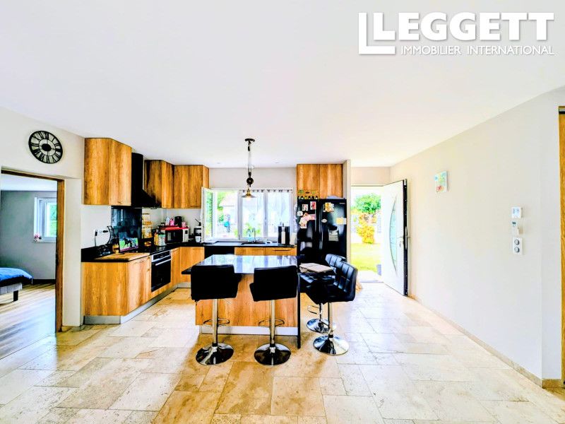 Property photo 2 of 10