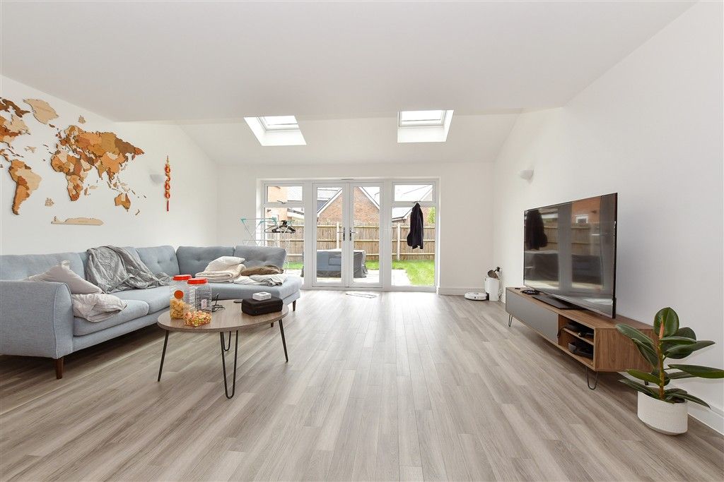 Property photo 1 of 10 Lounge