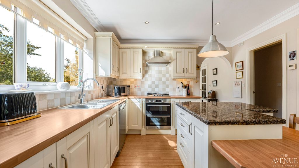 Property photo 2 of 57 5525944