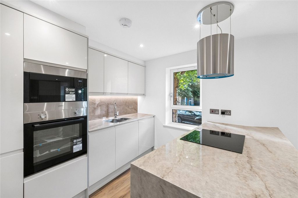 Property photo 3 of 12 Kitchen