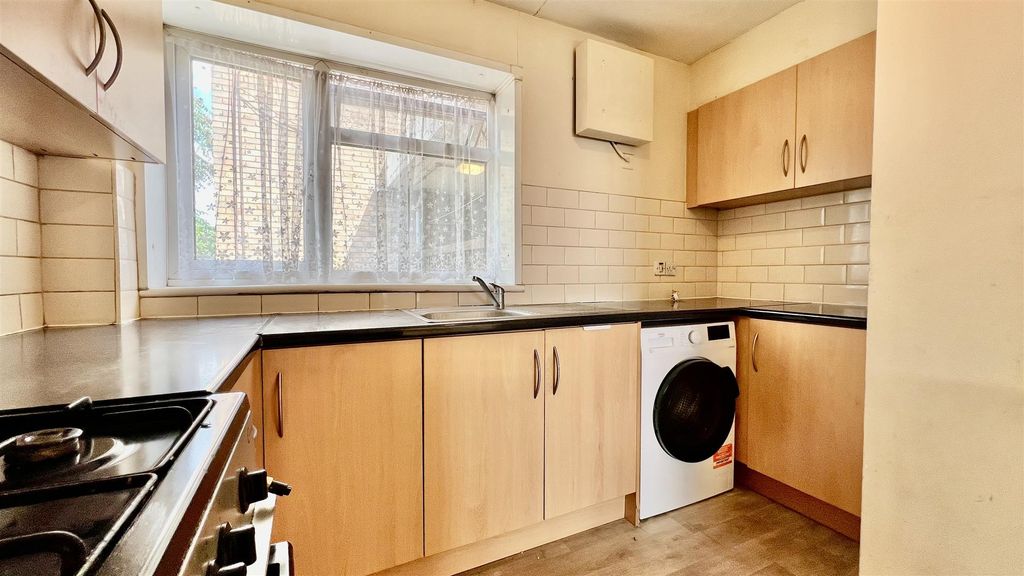 Property photo 2 of 8 Kitchen