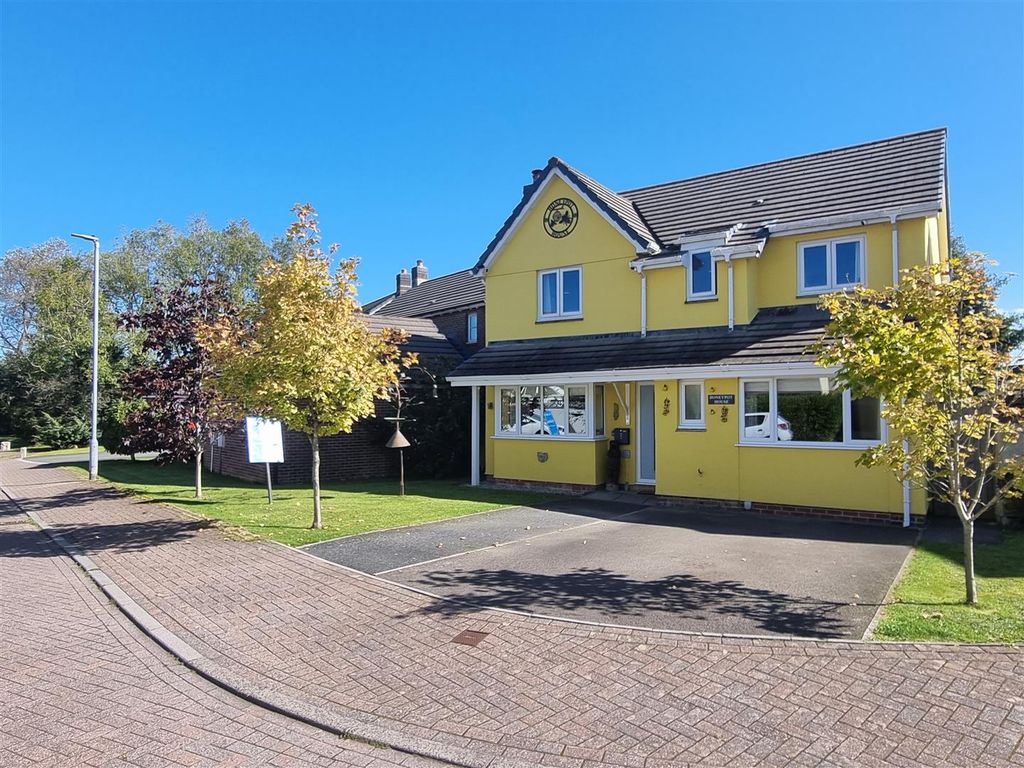 Property photo 1 of 21 Front.Jpg