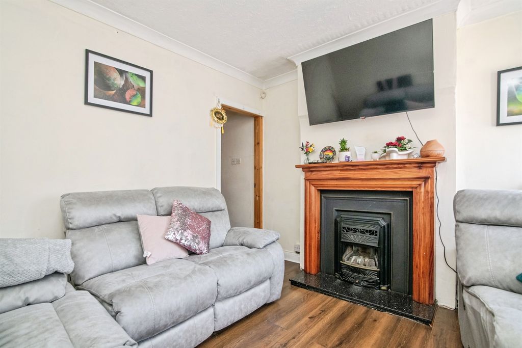 Property photo 3 of 17