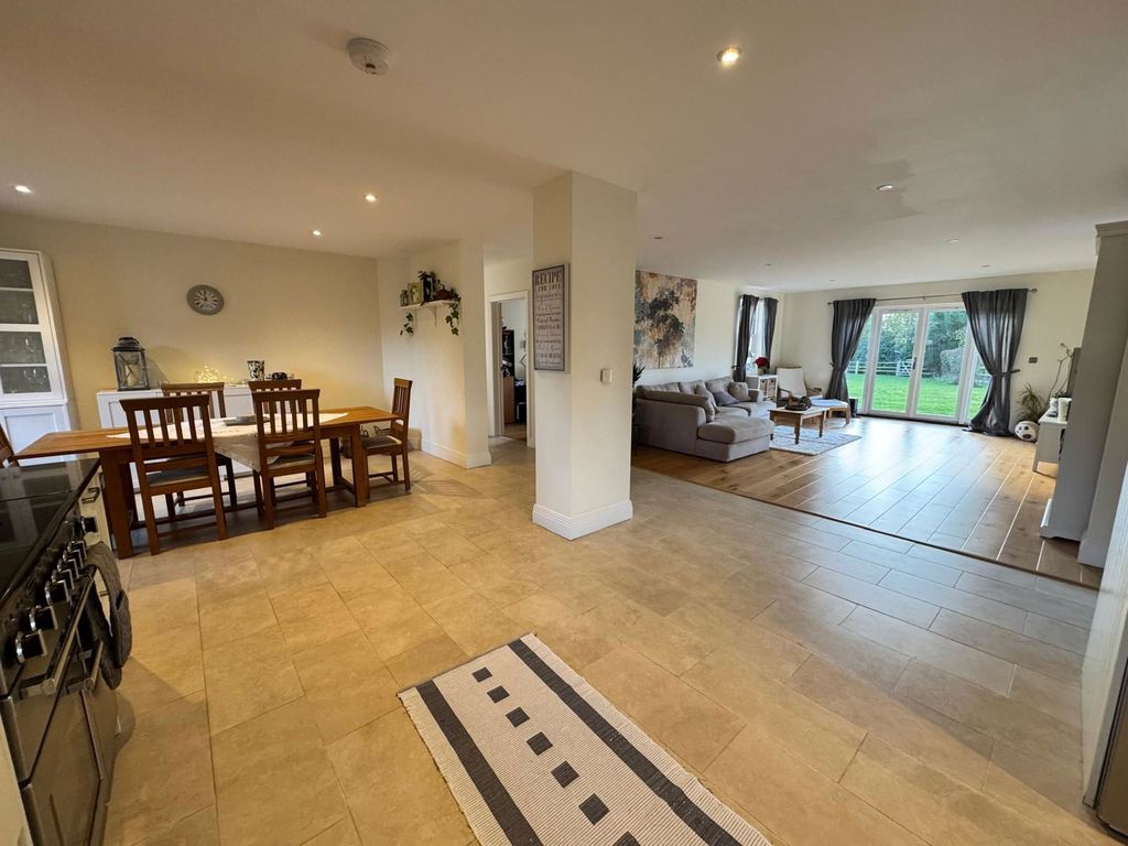 Property photo 3 of 32