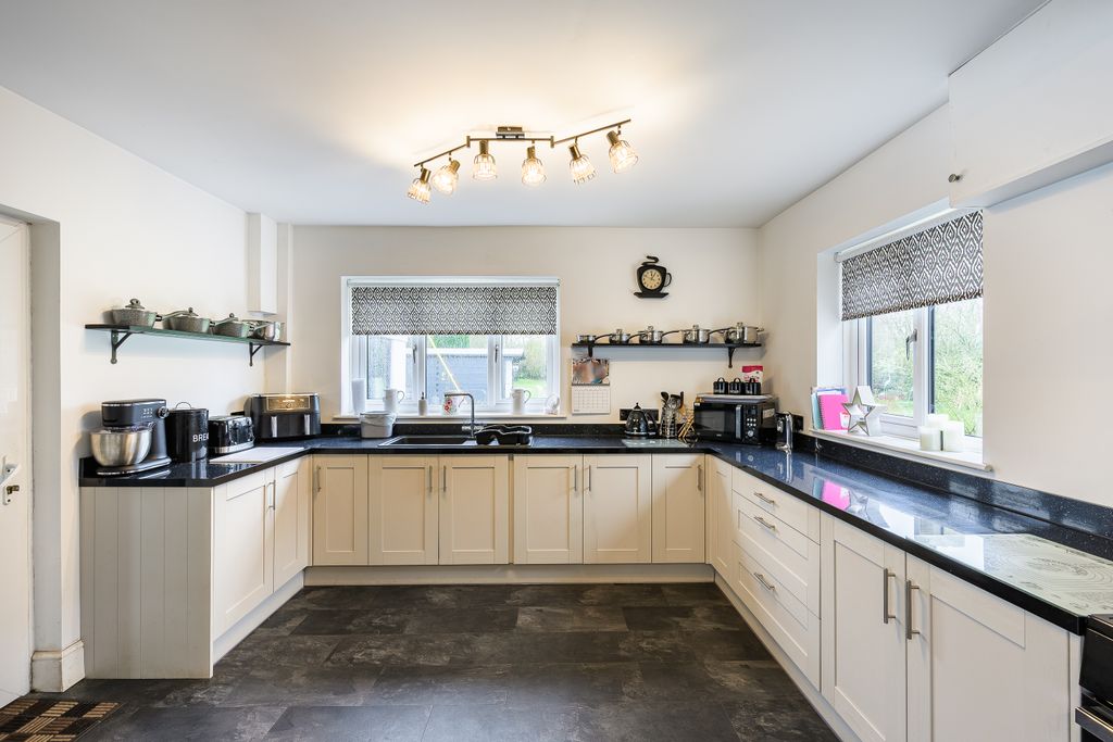 Property photo 2 of 21 Kitchen