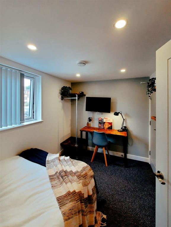 Property photo 2 of 6 1