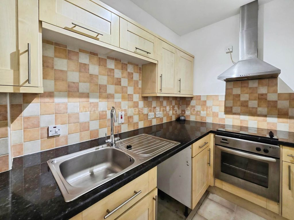 Property photo 3 of 6
