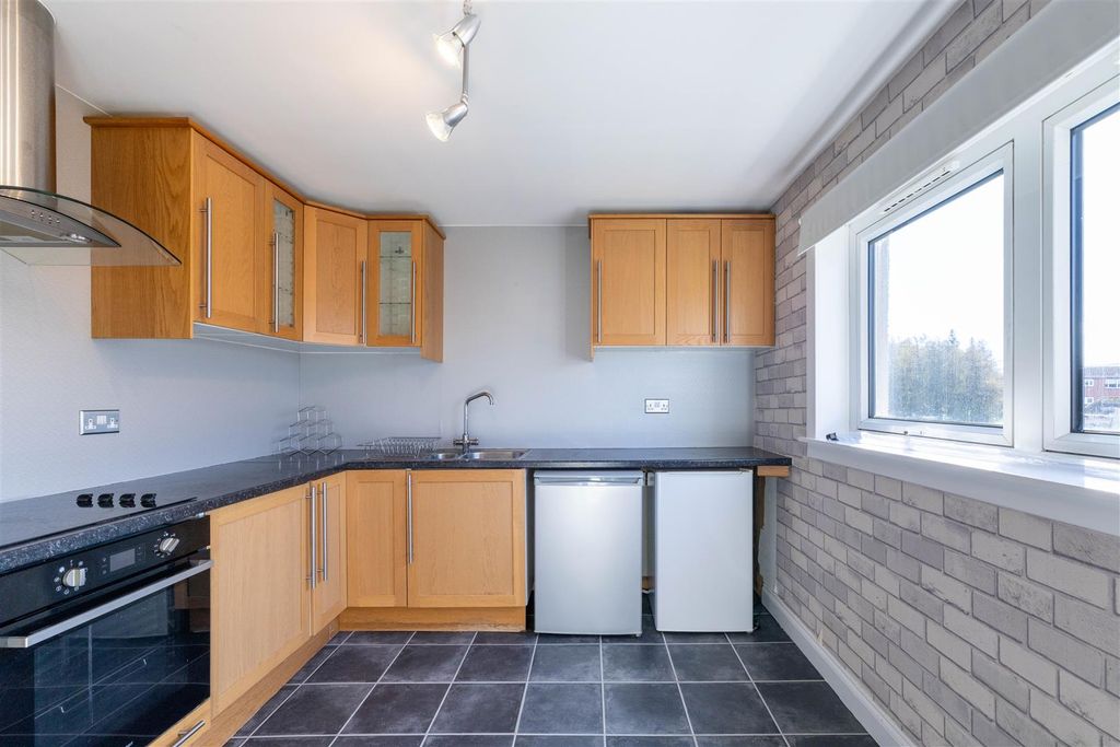 Property photo 2 of 23 12 Rona Court, Perth-18.Jpg