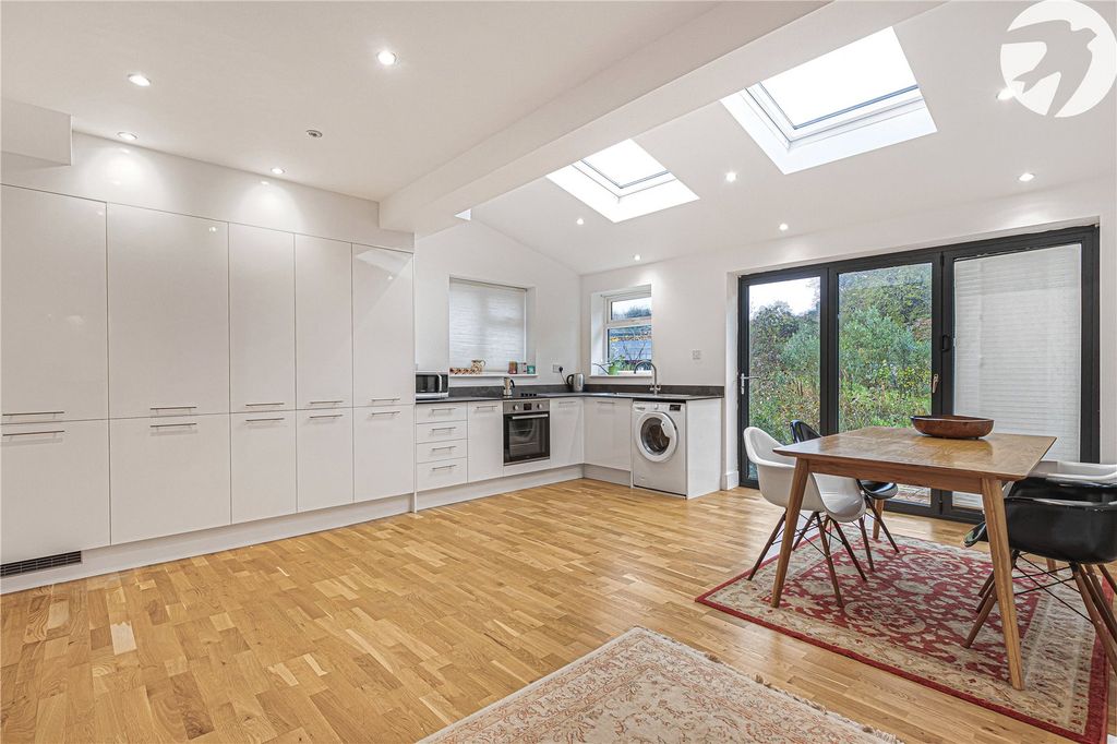 Property photo 3 of 16 Picture 3