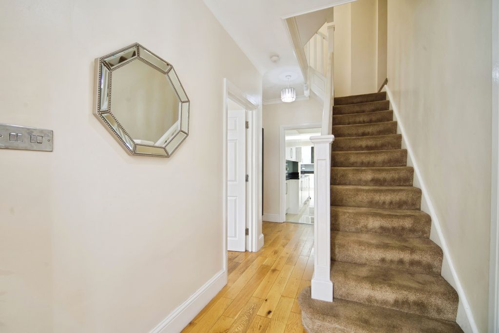 Property photo 3 of 27 Photo