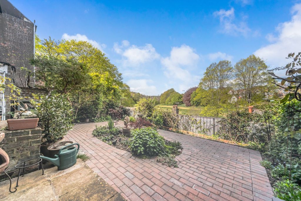 Property photo 3 of 22