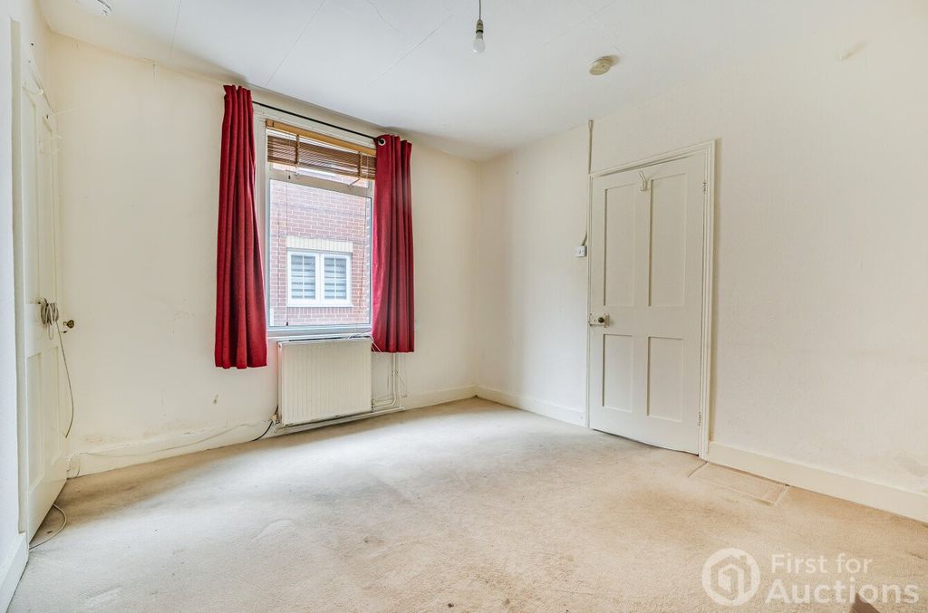 Property photo 3 of 13 Picture No. 32