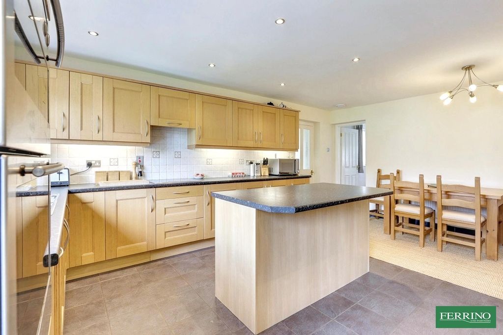Property photo 3 of 30 Kitchen Breakfast Room