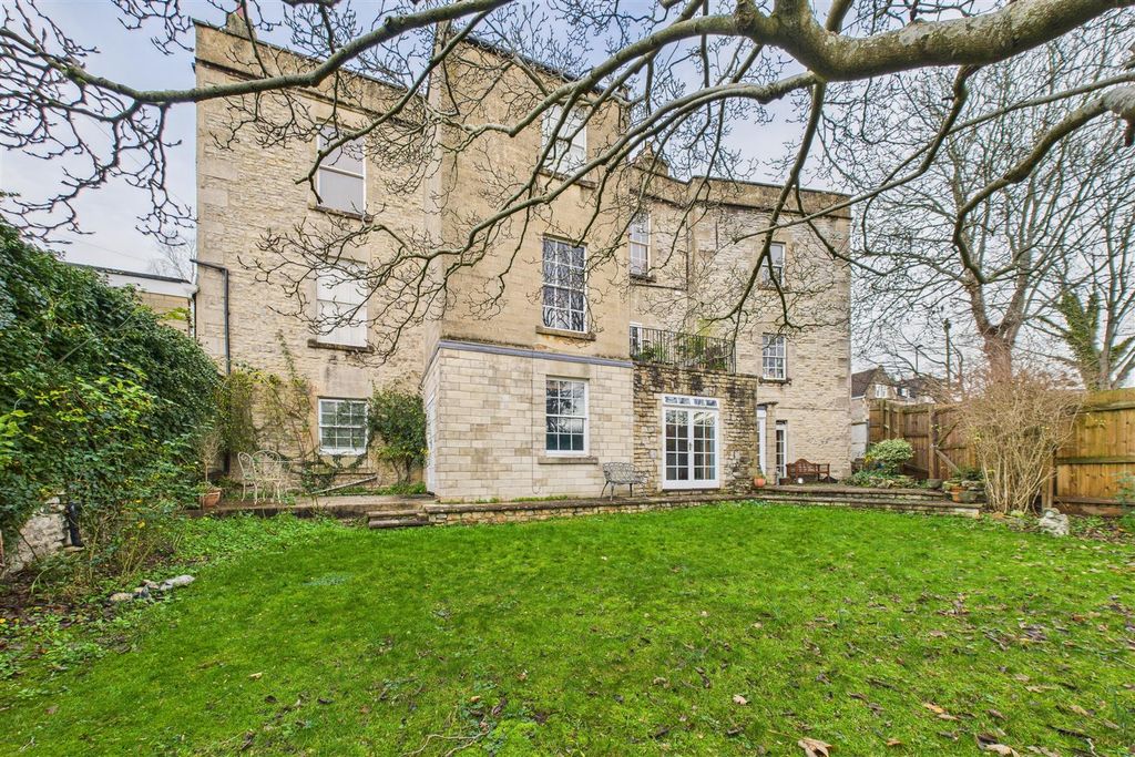 Property photo 2 of 37 Garden Flat, 63 Newbridge Hill, Newbridge, Bath Ba