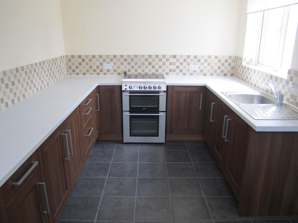 Property photo 2 of 7 Kitchen