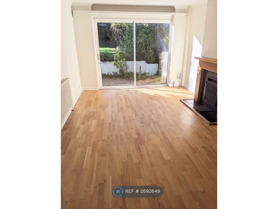 Property photo 3 of 24 Living Room