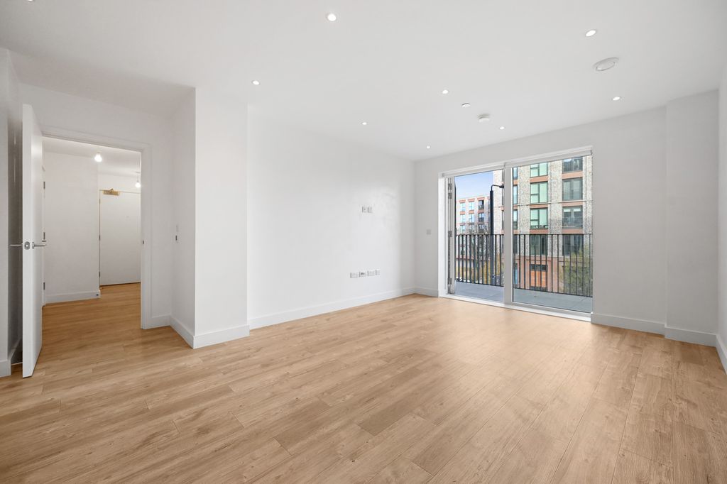 Property photo 2 of 12 Rccs- Flay 81 Moore House- Reception 6 (1)