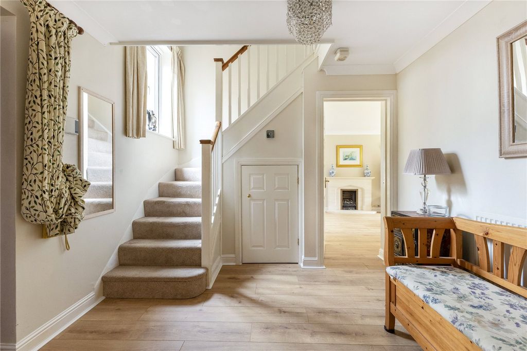 Property photo 2 of 17 Hallway