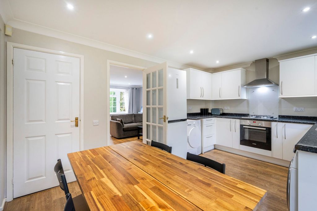 Property photo 3 of 11 Kitchen Breakfast Room