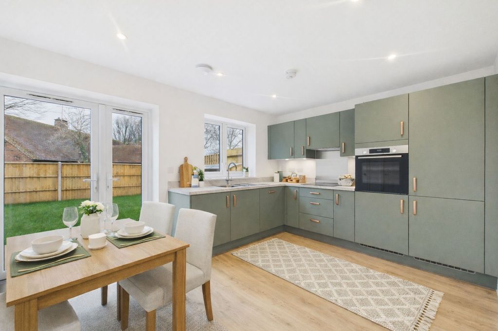 Property photo 3 of 19 Kitchen