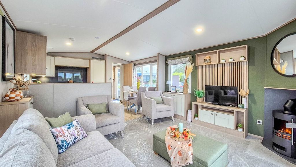 Property photo 3 of 28 Untitled 8