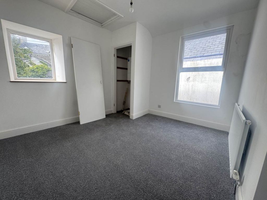 Property photo 3 of 9 4