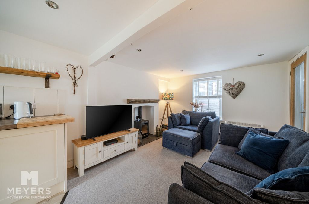 Property photo 3 of 9