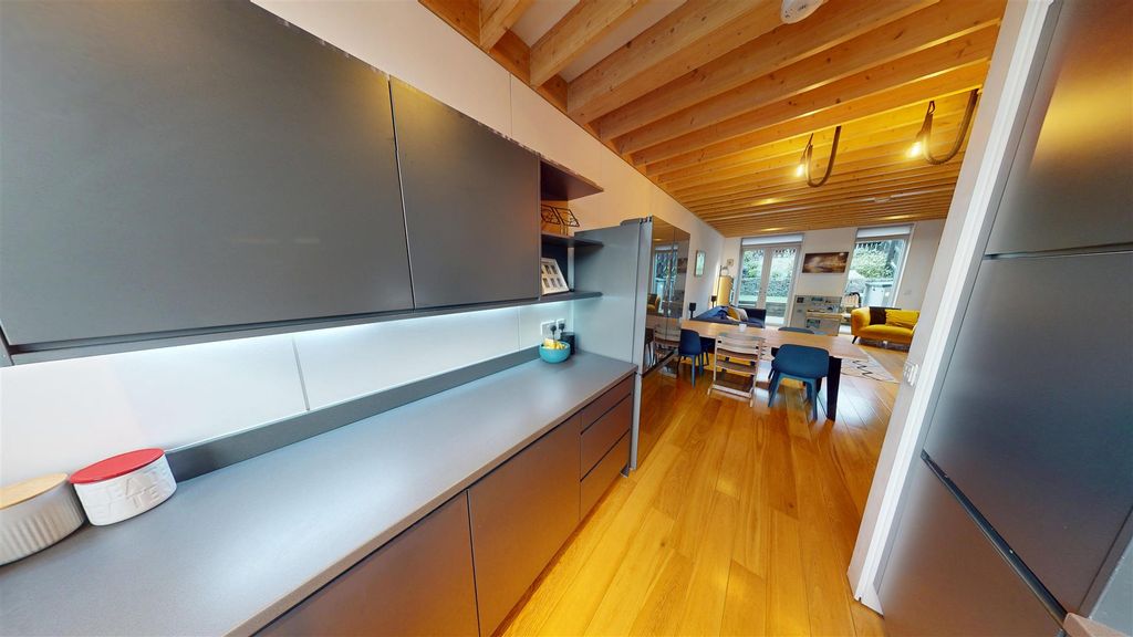 Property photo 3 of 16 Kitchen