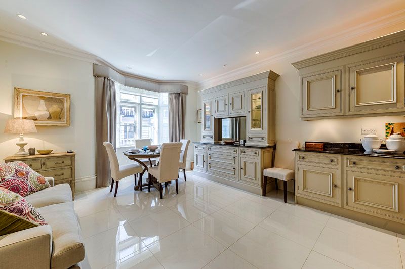 Property photo 1 of 12 Rose Square 52 - Dining