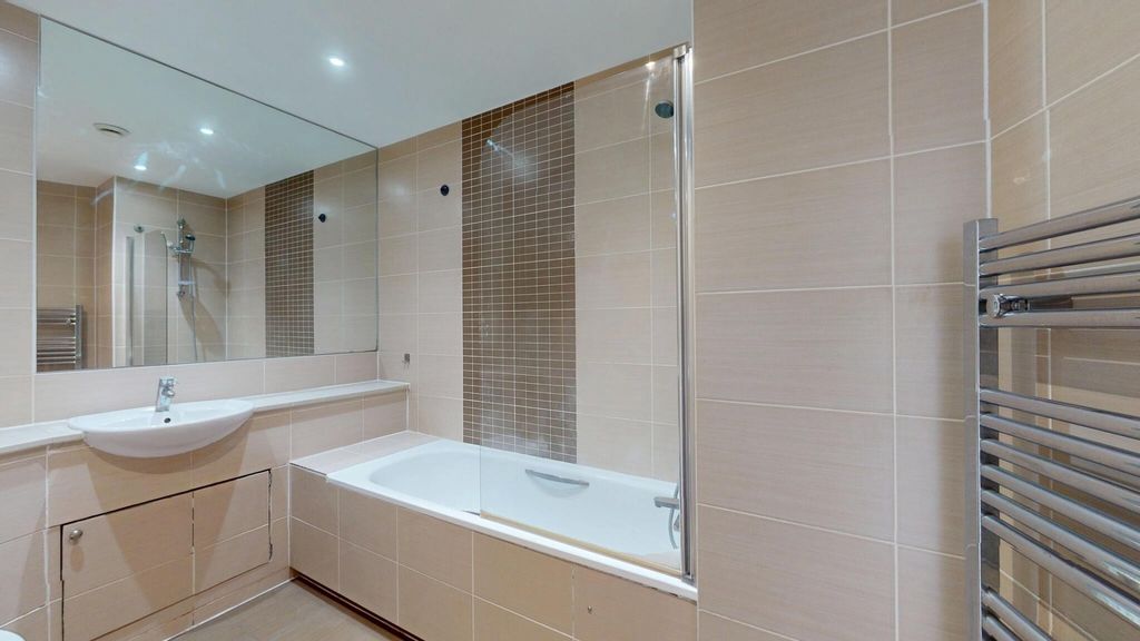 Property photo 2 of 15 A Modern And Pristine Bathroom Featuring A Spaciou...